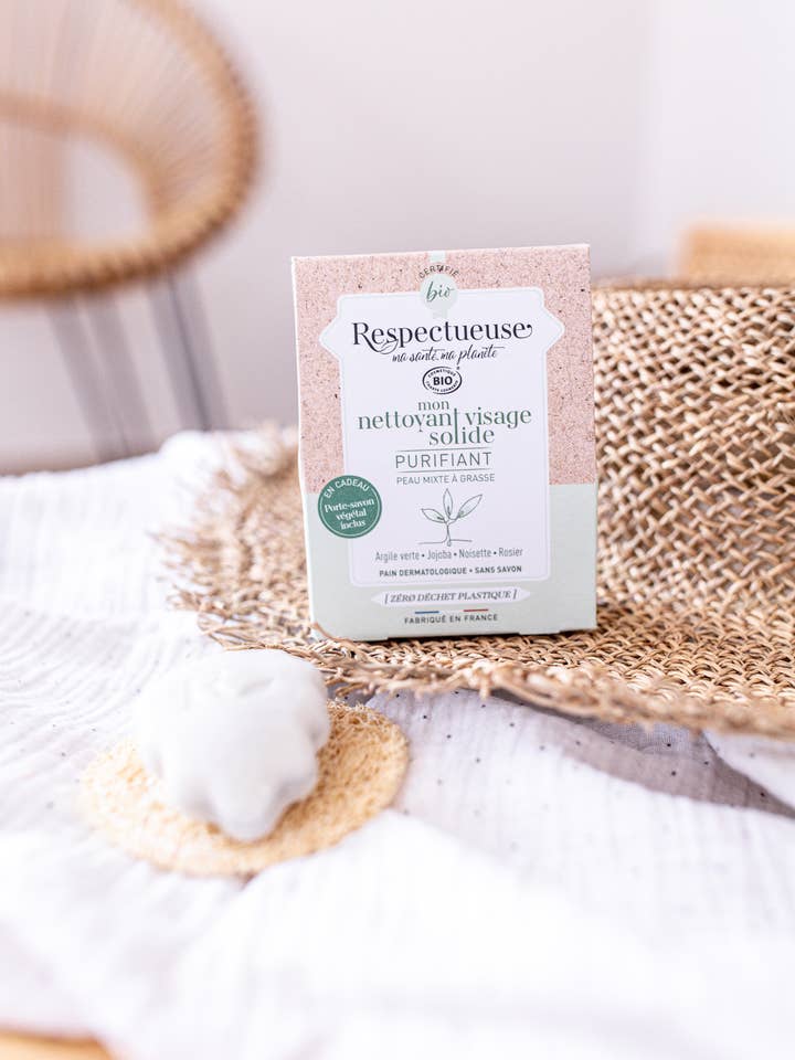 Organic PURIFYING solid facial cleanser - mixed to oily skin for wholesale by Respectueuse