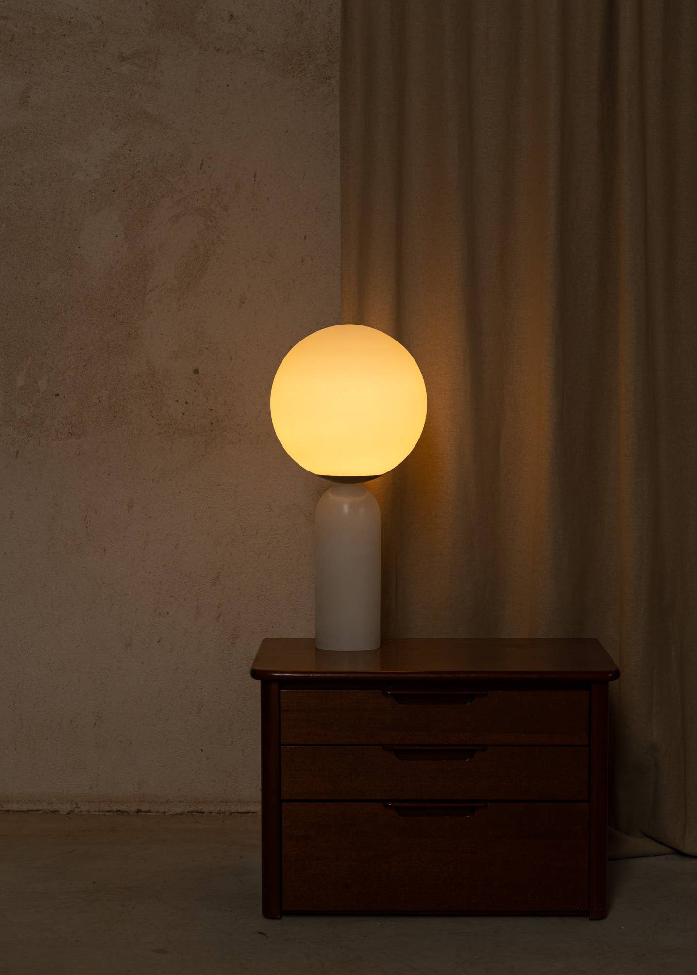 Simone et Marcel - Wholesale Accent/Desk Lamp - Atlas Table Lamp White Alabaster1