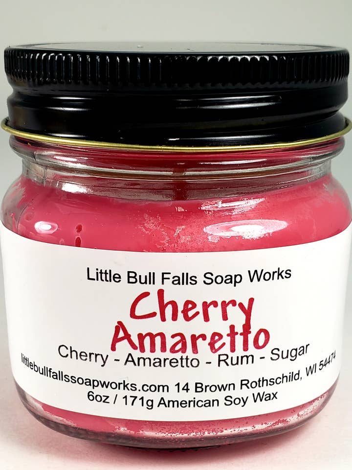Candela in cera di soia al gusto di amaretto e ciliegia in barattolo di vetro per la vendita all'ingrosso da parte di Little Bull Falls Soap Works
