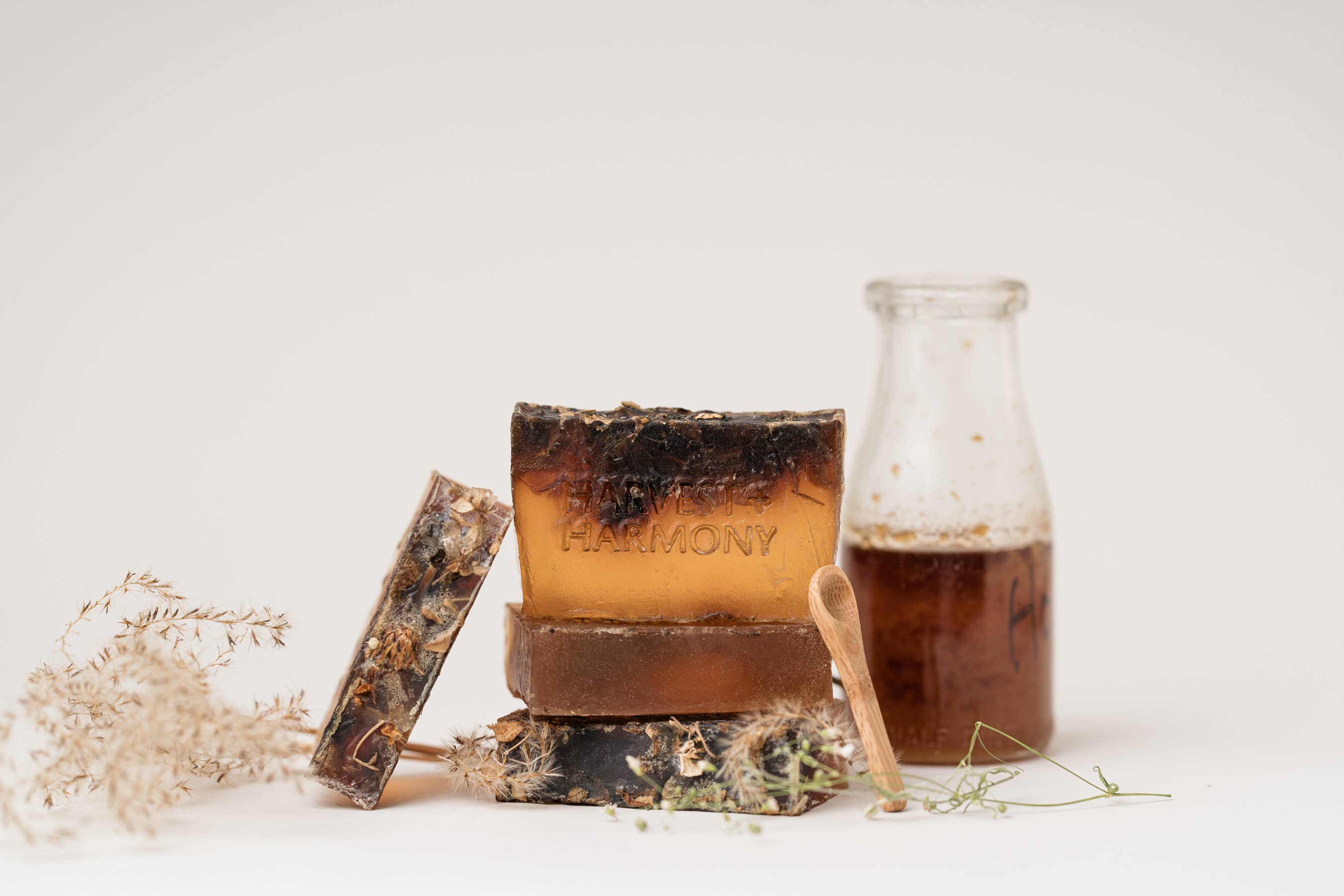 Harvest + Harmony - Wholesale Bar Soap - Harvest + Harmony Honey Soap6