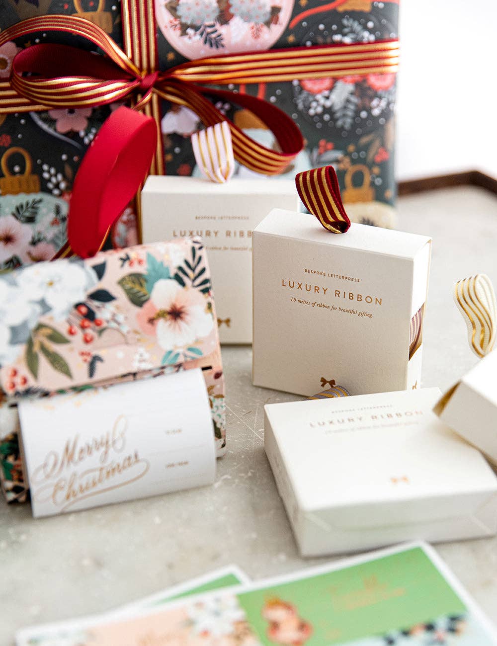 Bespoke Letterpress – Großhandel Band – Geschenke verpacken – Rotes Goldfolien-Geschenkband mit Streifen – 10 Meter8