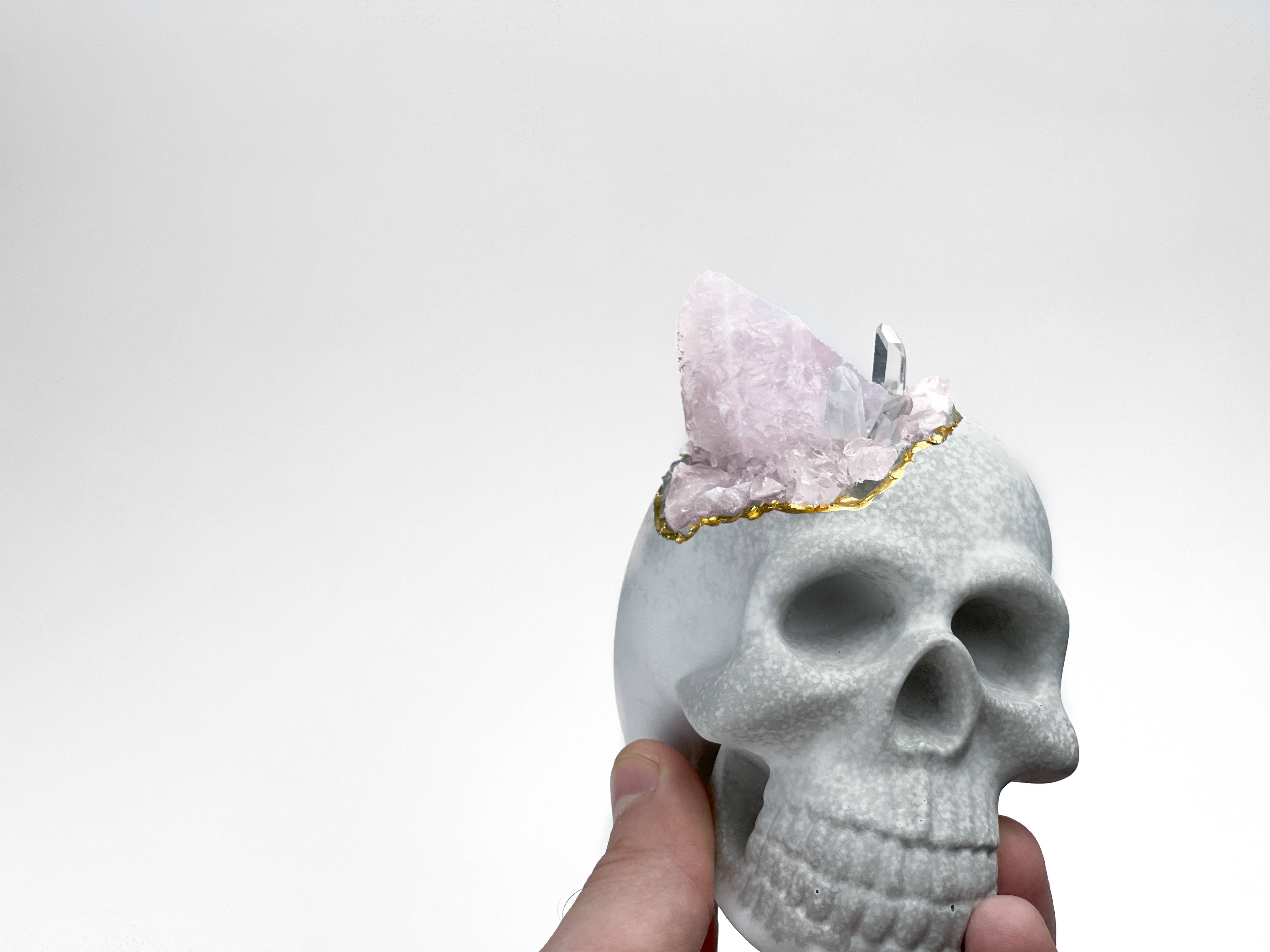 Planters Made in the USA - Wholesale Decoratief beeldje - Groot schedelbeeld van rozenkwarts en natuurlijke kristallen6