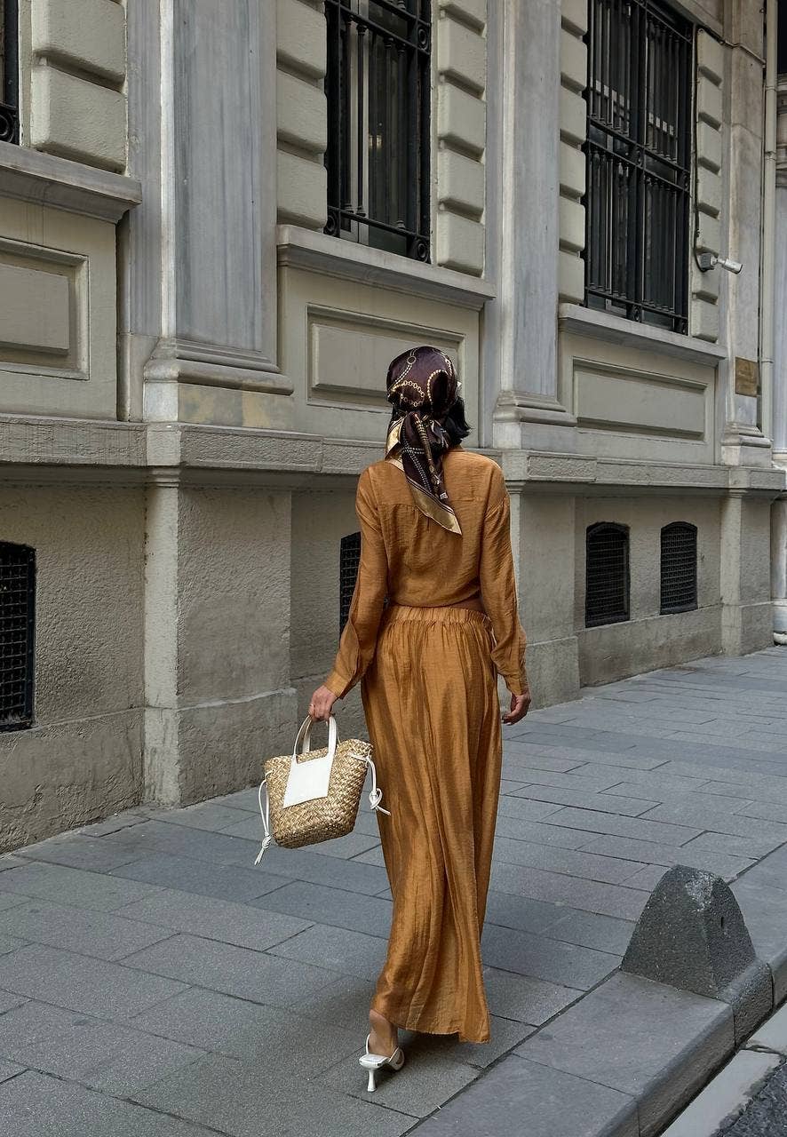 Design company-Fatma Balkir - Vendita all'ingrosso Completo top e gonna - Donna - Set di gonna maxi in raso con cintura in vita e camicia a maniche lunghe4