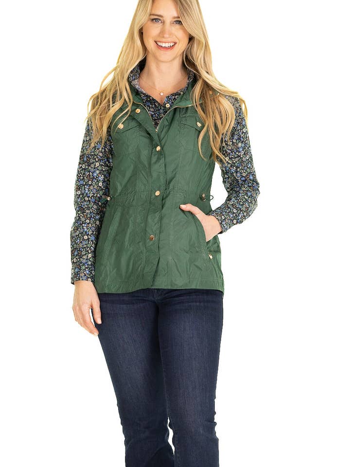 Le gilet Sumner en nylon vert pour la vente par Duffield Lane