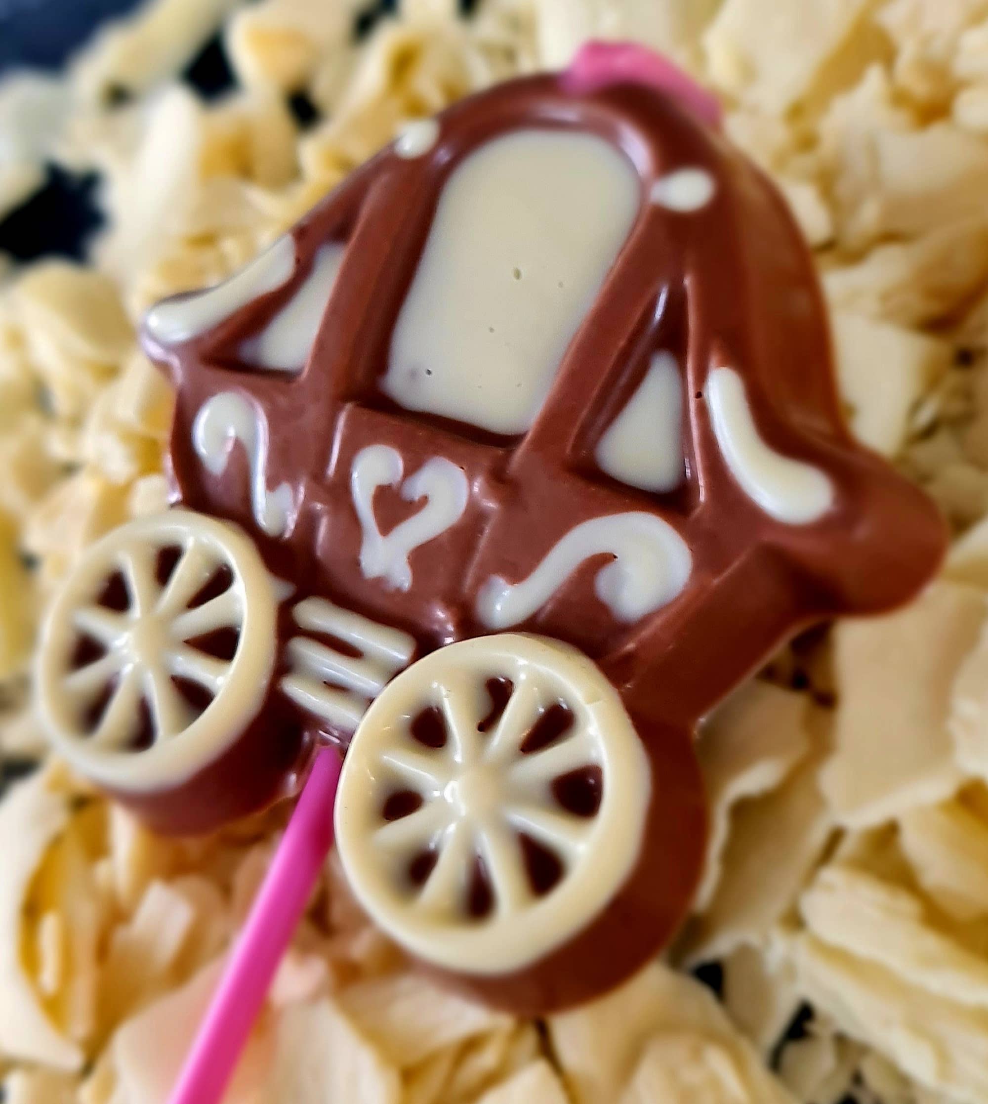Cwtsh Chocolate – wholesale Lollipop – Chocolate Cinderella carriage lolly1