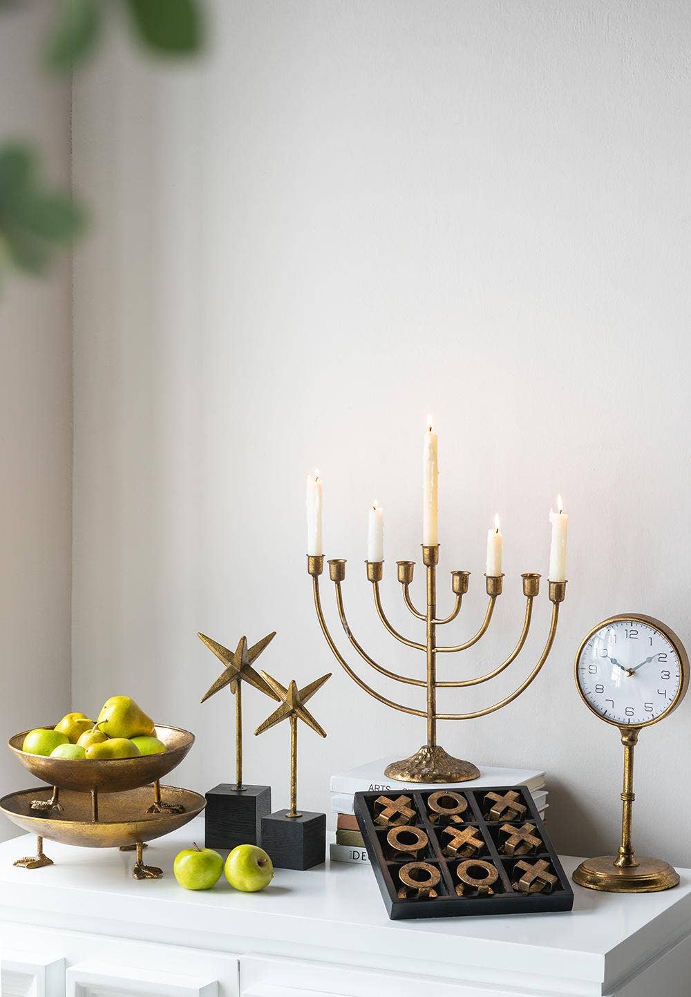 A&B Home Group Inc. - Vendita all'ingrosso Decorazioni da tavolo - Set da gioco Tris in legno nero 10x10x1" con pezzi in ferro dorato.4