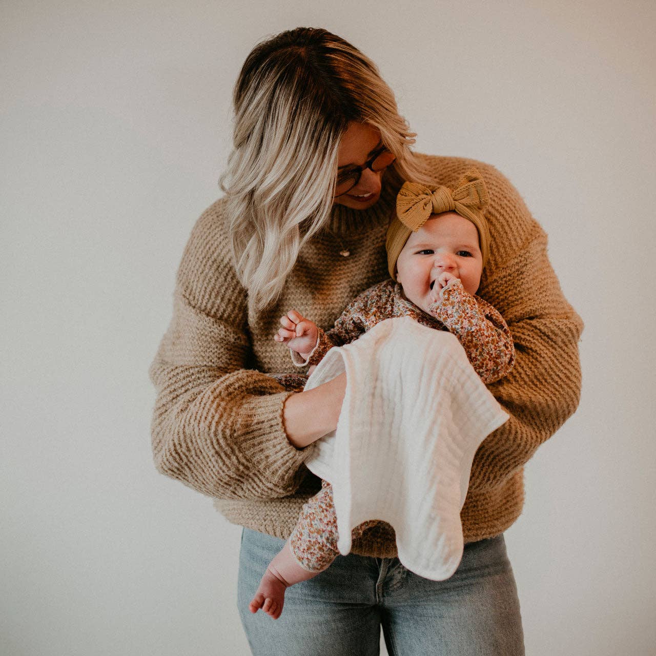 Parker Baby Co. - Wholesale Burp Cloth Set - Baby - White Set - Muslin Burp Cloths (4 Pack)6