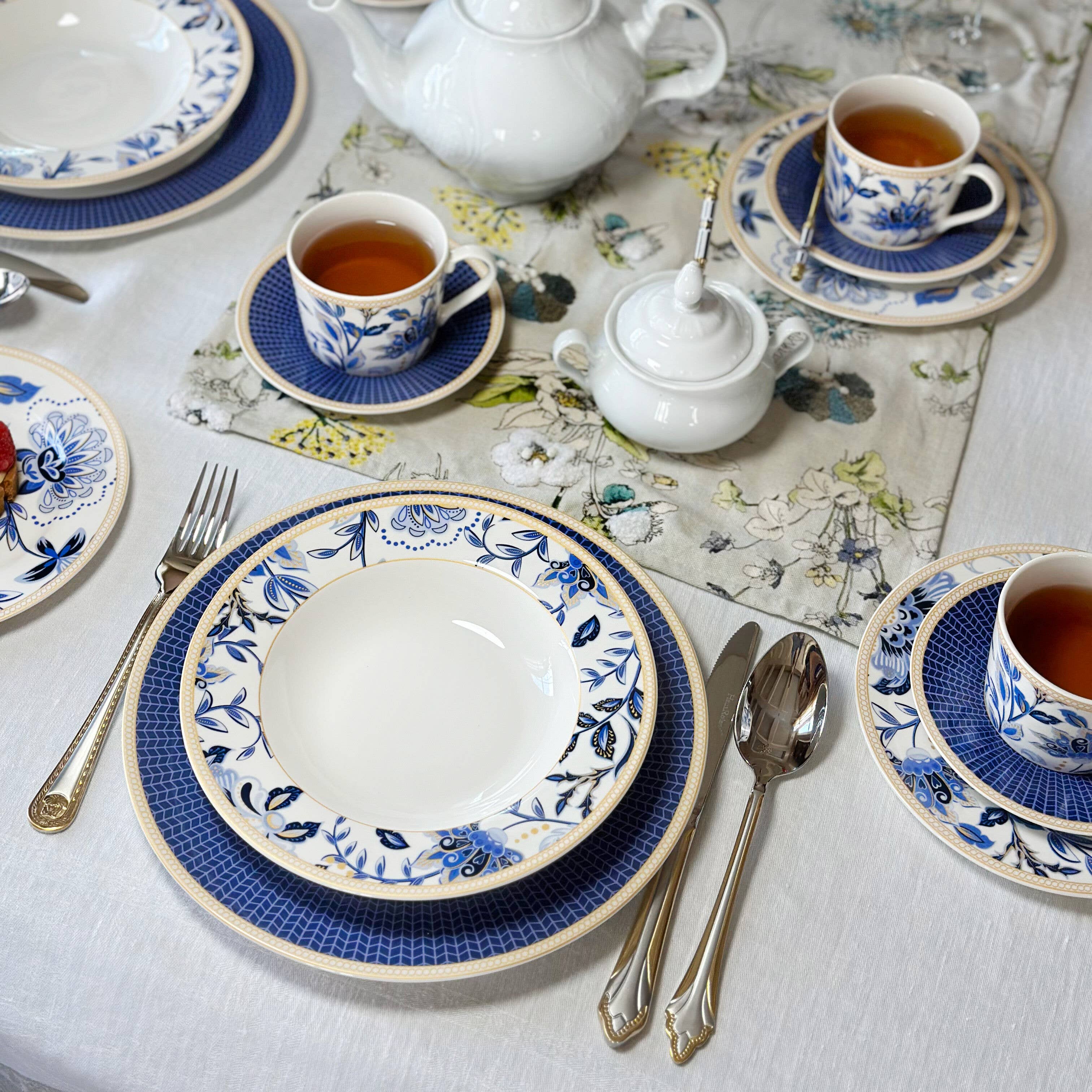 STP - Vente Service à vaisselle - Service de vaisselle en porcelaine Mélodie de Fleurs de 20 pièces pour 4 personnes.17