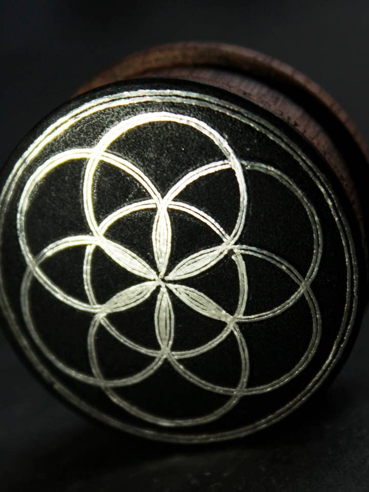 Tappi in legno di noce con damasceno fatti a mano in argento per la vendita all'ingrosso da parte di Togashi Damasquinos