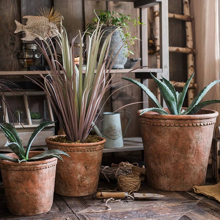 Rustic Reach - Wholesale Plant Pot - Large Terracotta Red Concrete Planter Pot
