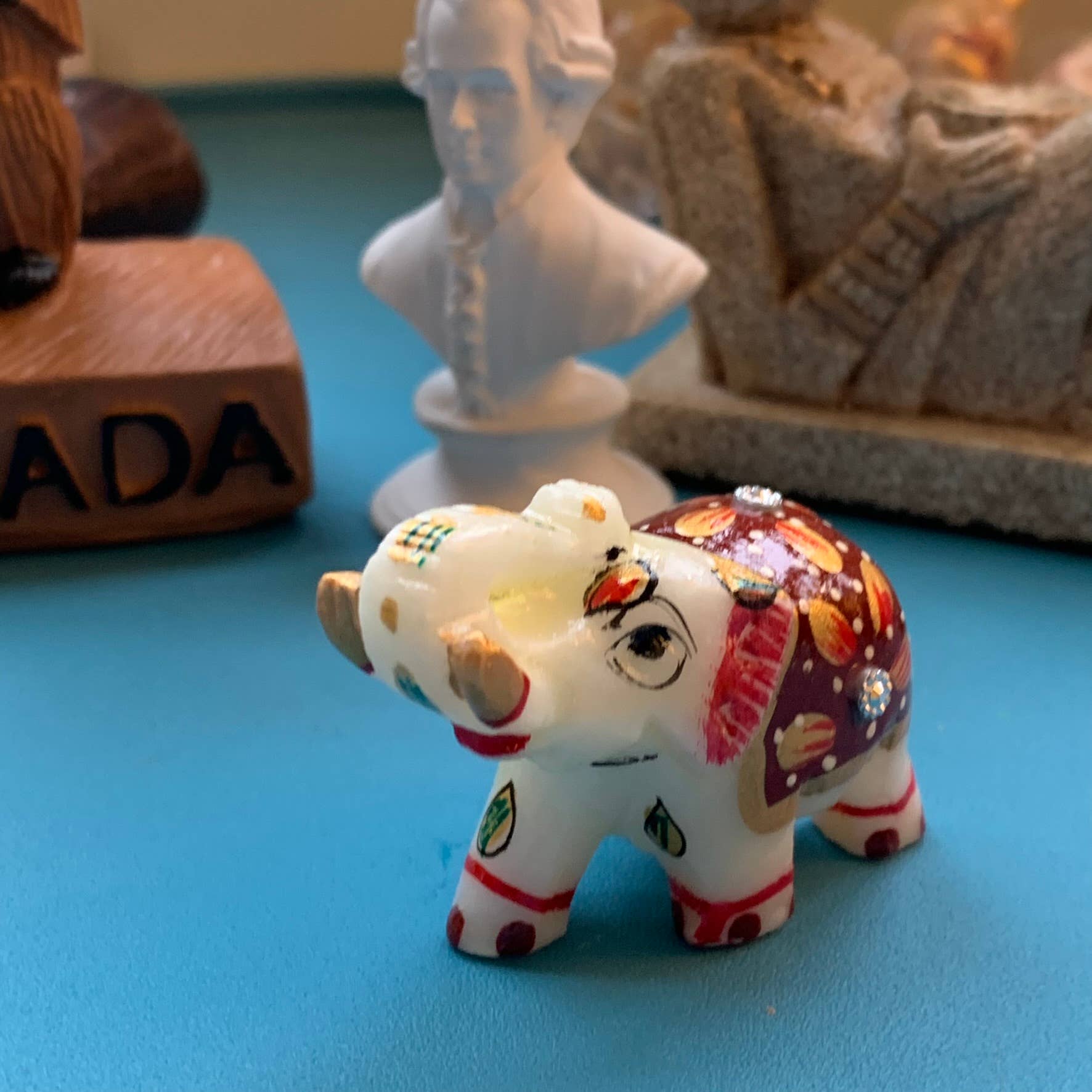 Magnifique Hearts - Vente Figurine décorative - Joli éléphant en marbre, fait main, décoration d'intérieur, cadeau porte-bonheur, 3 pouces2