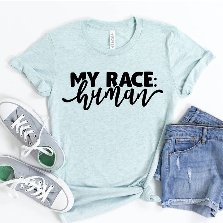 Min Race Menneskelige T-shirt - Bella lærred for engroshandel hos Printliss