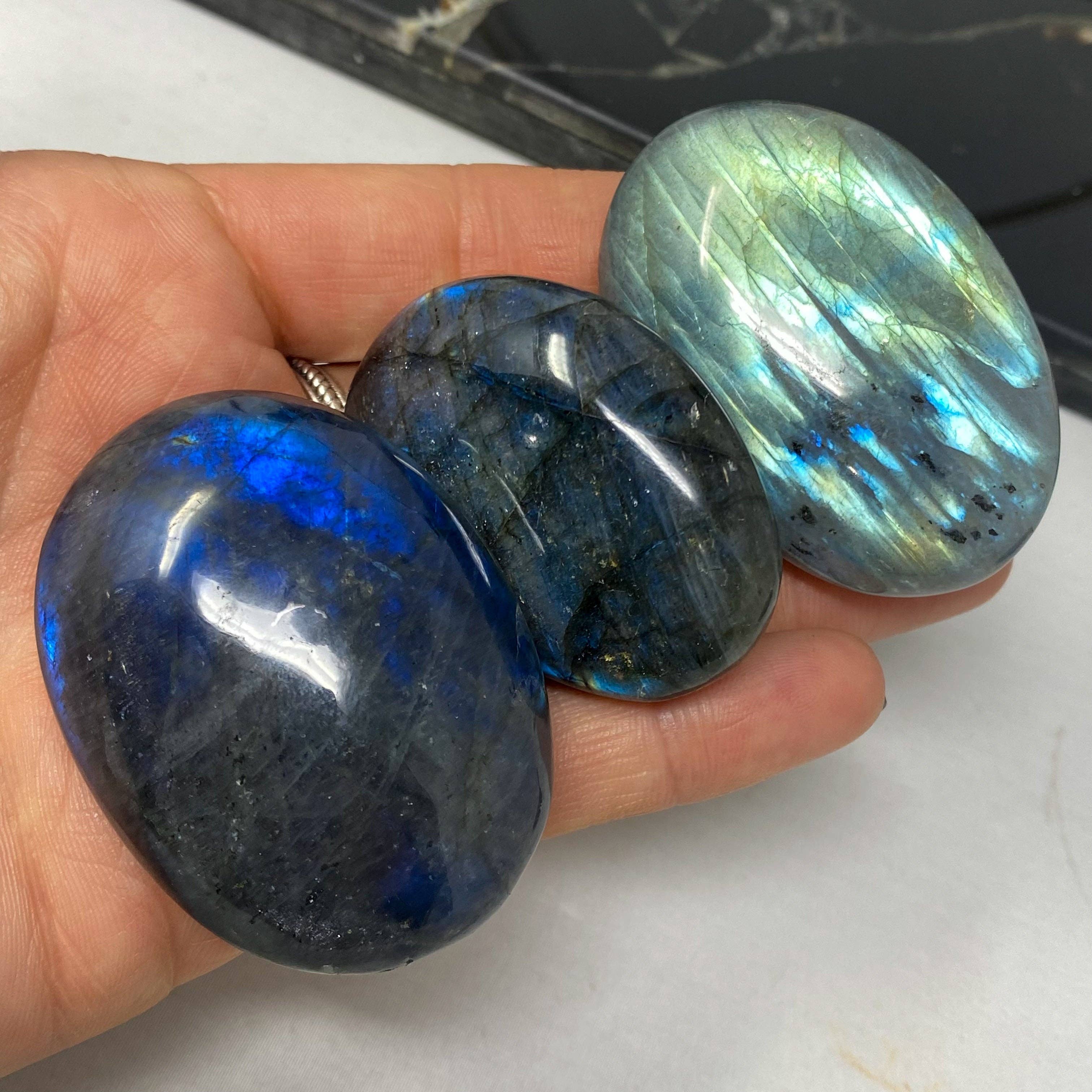 The Crystal Tabby - Venta al por mayor Piedras/cristales espirituales - Piedra de palma mini de labradorita - 1 pieza3