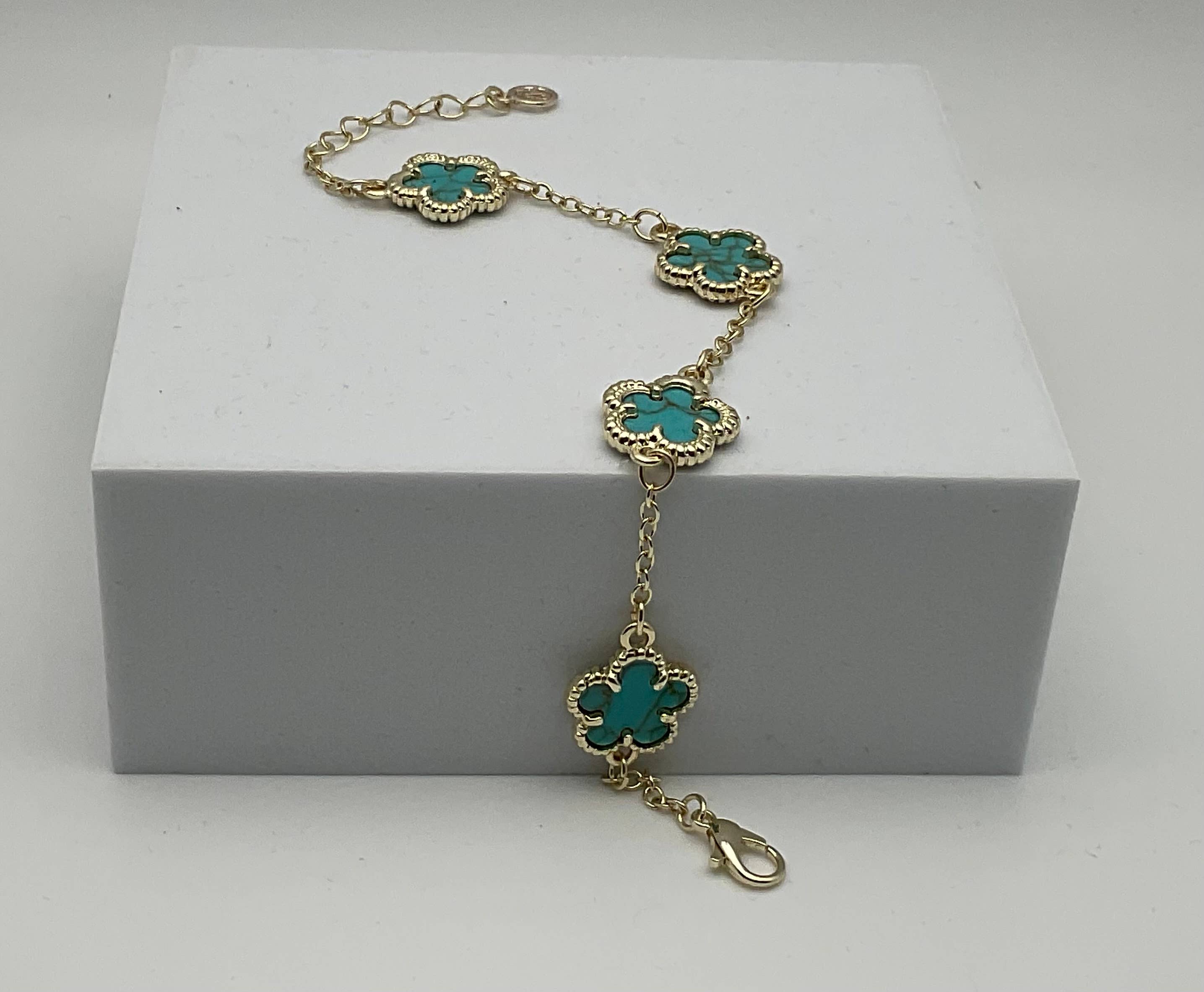 My Best Kept Jewelry – wholesale Charm/dangle bracelet – Assorted Coloured Clover Station Bracelets5