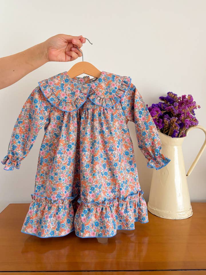 Bloemenjurk met Peter Pan-kraag voor wholesale door Maria Jasmim Baby & Child