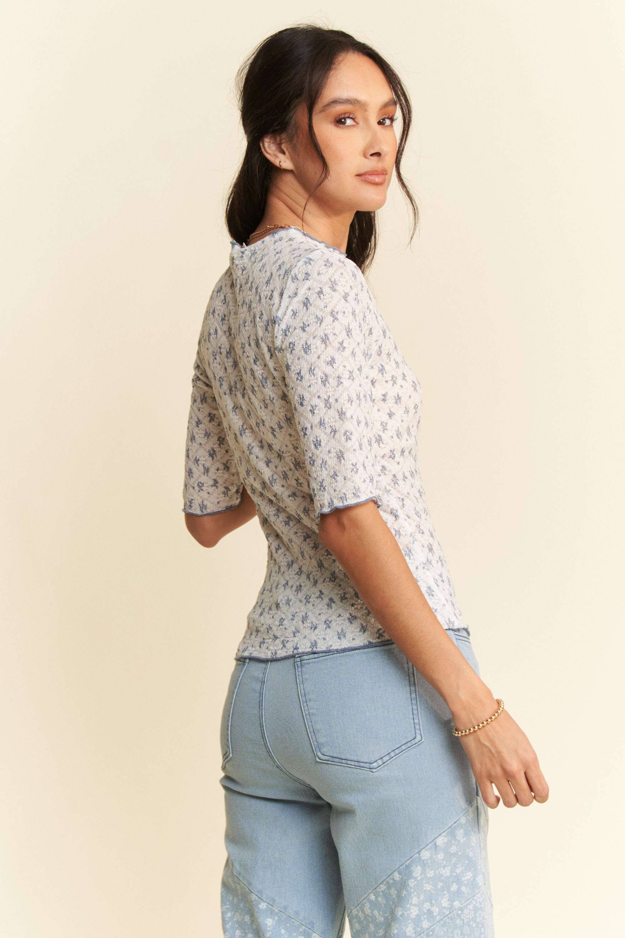 HVID/BLÅ MULTI PLUS BLONDE STRÆK FLORAL MARROW KANT STRIKTOP for engroshandel på Faire4