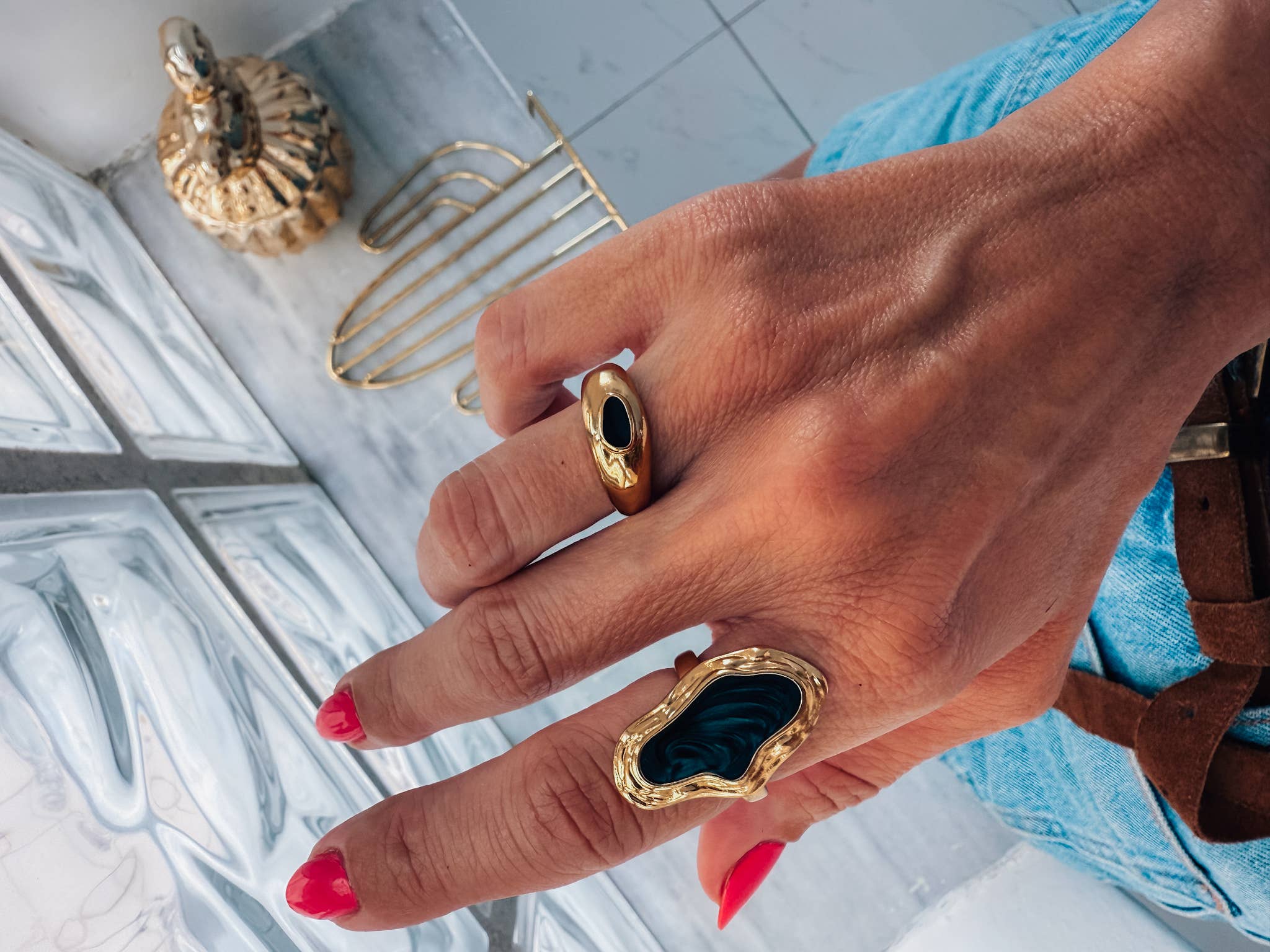Goupi – wholesale Cocktail/statement ring – Artistic shaped ring in with black enamel in gold 3