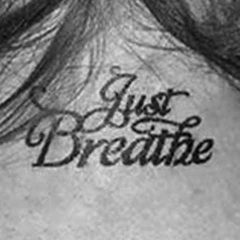 Just Breathe Manifestationstattoo für den Großhandel von Conscious Ink