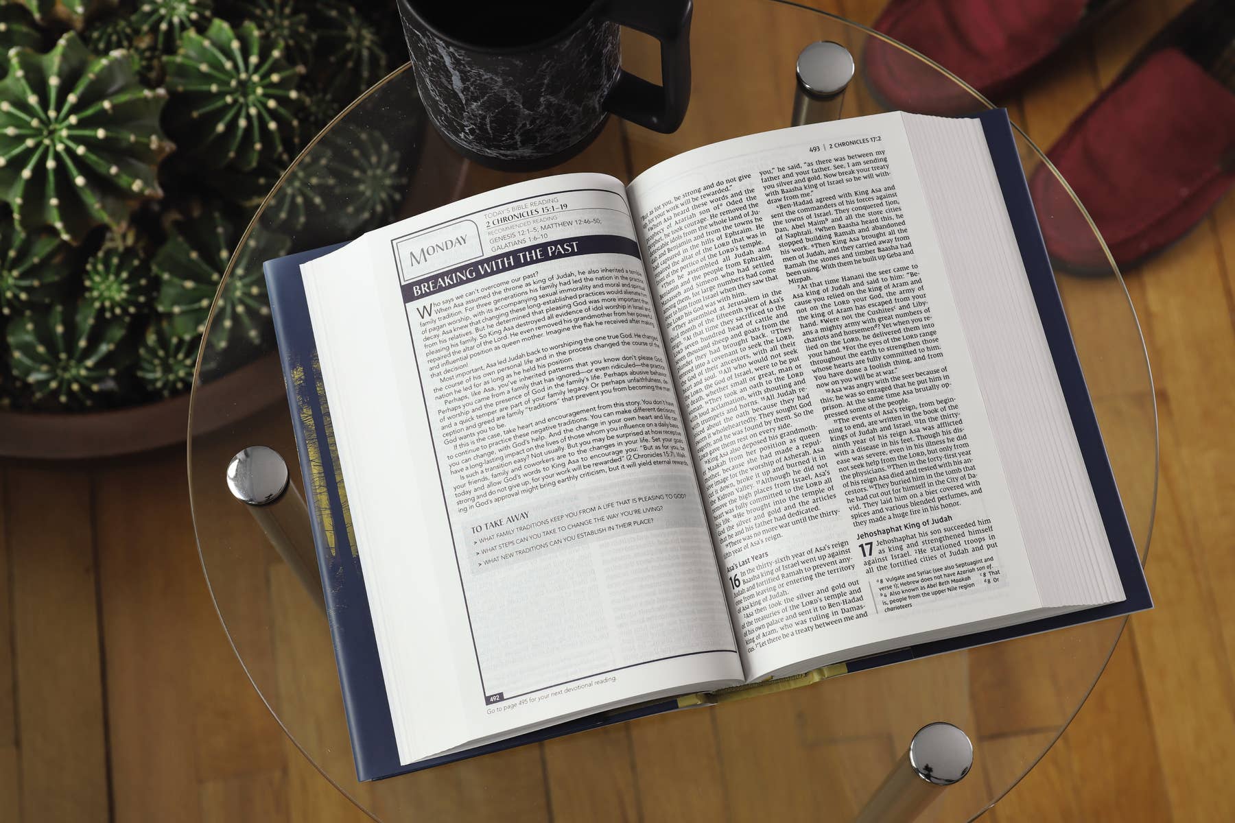 HarperCollins Christian Publishing - Wholesale Religion - NIV Men's Devotional Bible, Hardcover4