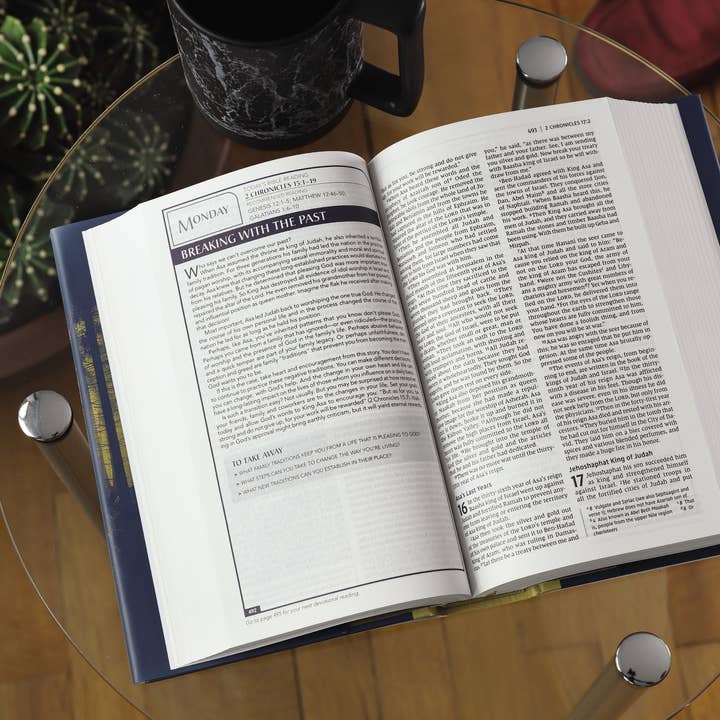 HarperCollins Christian Publishing - Wholesale Religion - NIV Men's Devotional Bible, Hardcover4