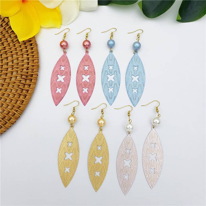 Hawaïaans gesneden oorbellen voor strandsurfplanken met een parel in verschillende kleuren voor wholesale door S&T Collections