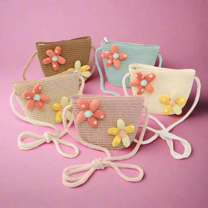 Trendy børnehat og taske i strå med blomster for engroshandel hos KiddieKickz