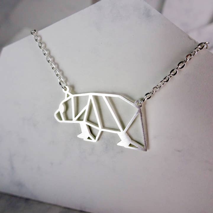 Collana origami in argento con orso per la vendita all'ingrosso da parte di La Menagerie