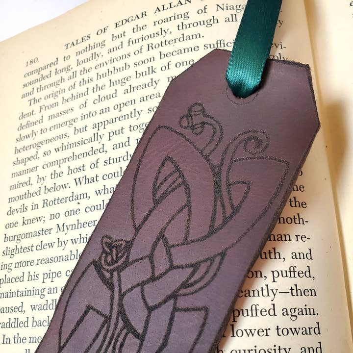 Marcador de piel hecho a mano con diseño de nudos celtas para venta al por mayor de Lyoncraft