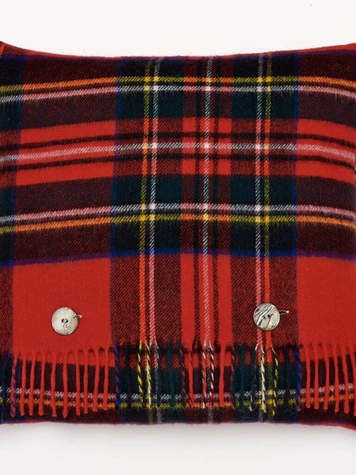 Laine d'agneau mérinos - Oreiller écossais Royal Stewart - Fabriqué en Angleterre pour la vente par Bronte Moon