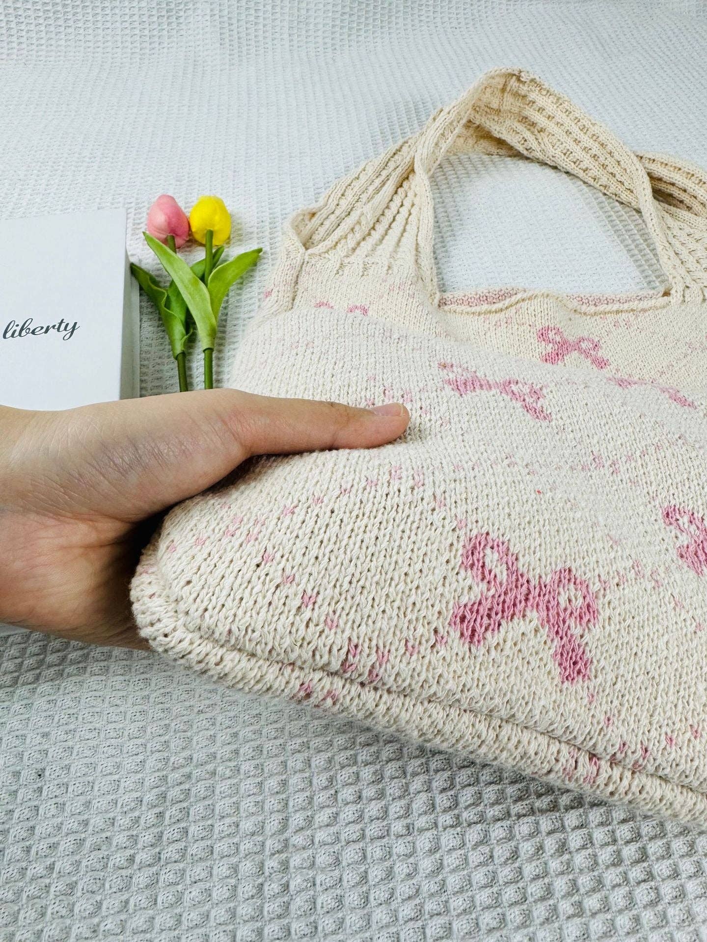 Dipped Shop – Großhandel Tragetasche – Damen – Gestrickte Schultertasche mit Bogenmuster und großem Fassungsvermögen DPB110616