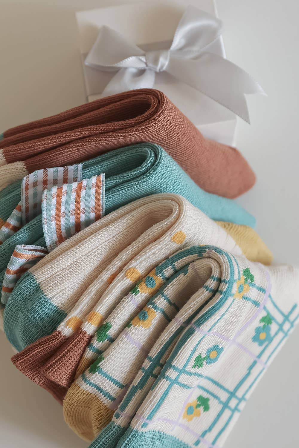 Multicolored 🧦 Pack of 4 Pairs of Children's Socks 🎀🌸 for wholesale on Faire4