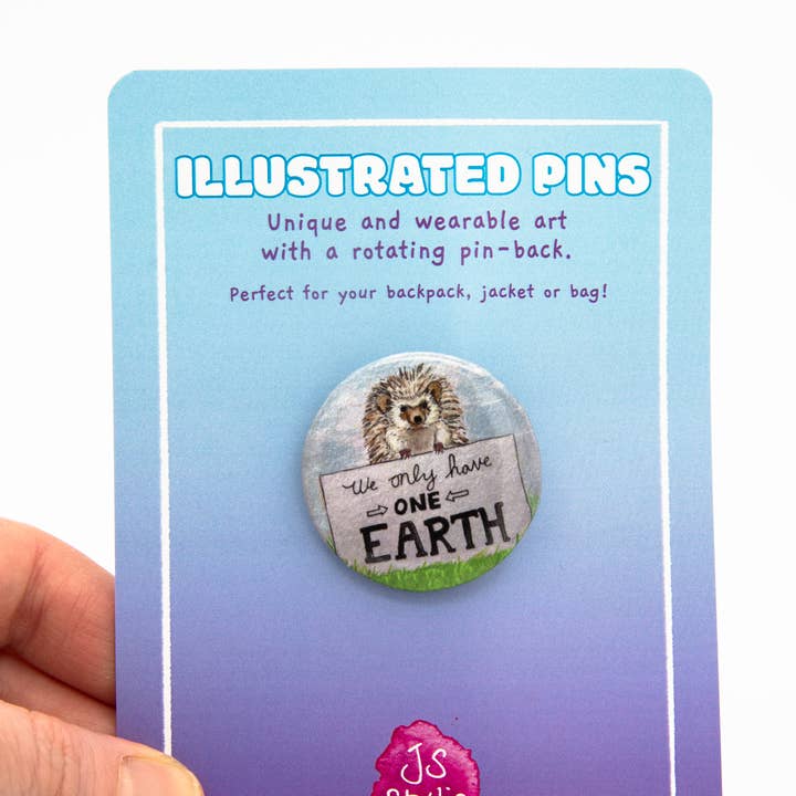 Spilla in metallo riccio One Earth per la vendita all'ingrosso da parte di Jennifer Schiano Studio