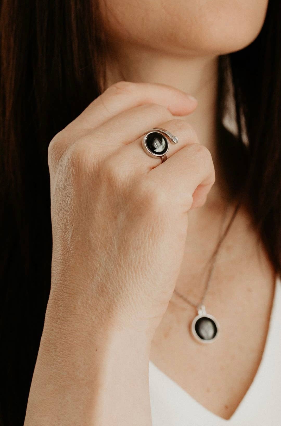 Moonlight by Moonglow Jewelry – Anel de cocktail/declaração por atacado – Anel Espiral Cósmico (6D) da Moonglow Jewelry3