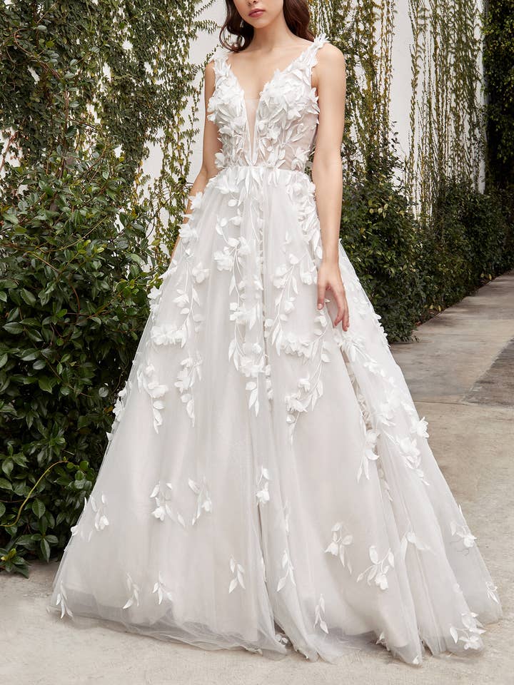 Off - Weiß Brautkleid mit aufgesetzten Blumenapplikationen und Ballkleid-Silhouette für den Großhandel auf Faire0