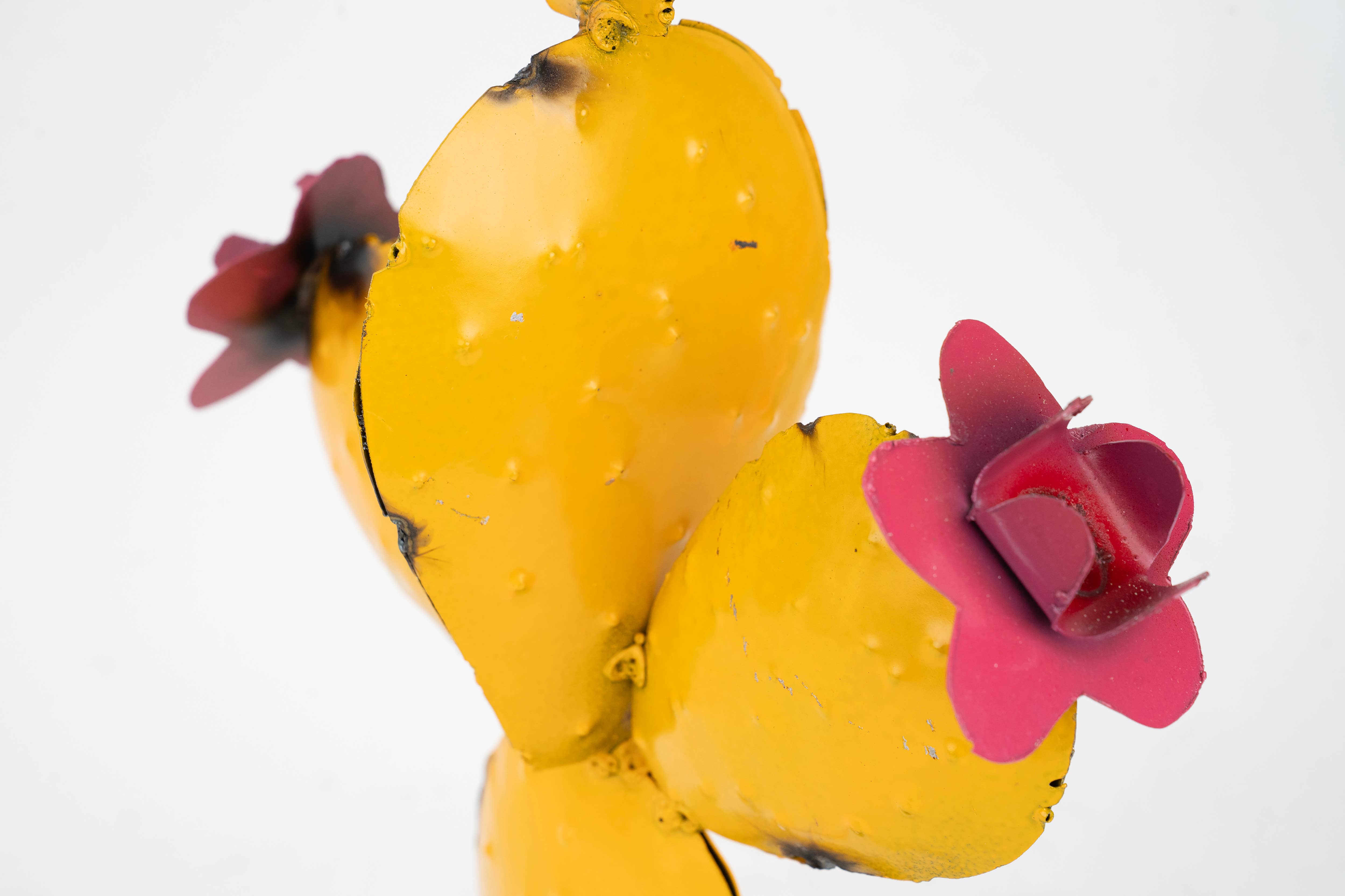 My Amigos Imports - Vente Décorations de table - Tempe Cactus Métallique Épineux-Cactus Figuier de Barbarie-9x17--Jaune3