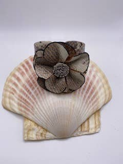 Shae's Resale – Engroshandel Flettet armbånd – Store imiteret læder blomst armbånd3