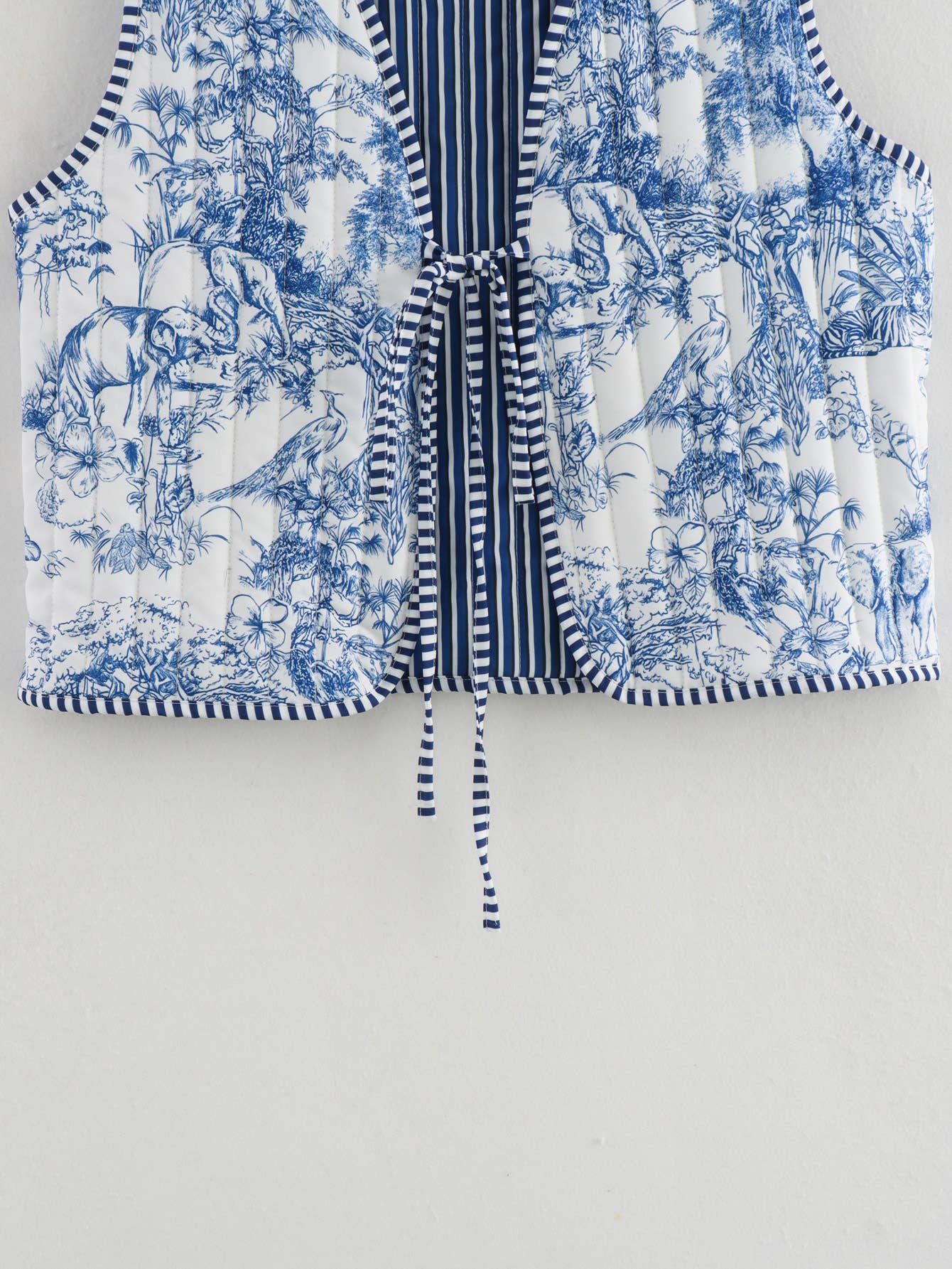 Rosa Clothing - Wholesale Outerwear Vest - Women's - Oriental porcelain printed Tie front Floral quilted vest11