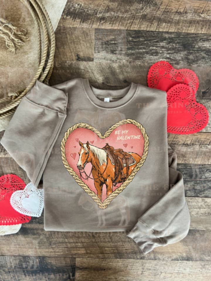 Herz Pferd Valentinstag T-Shirt oder Sweatshirt (Erwachsene)(Mokka) für den Großhandel von The Fringed Pineapple