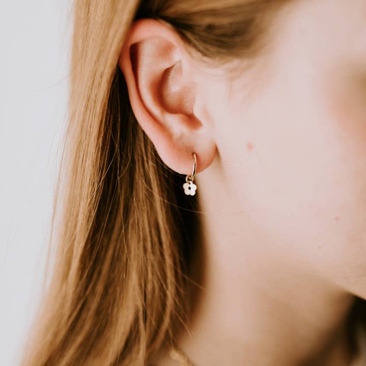 Sydney Rose Co. - Wholesale Hoop Earrings - Daisy Sleepers