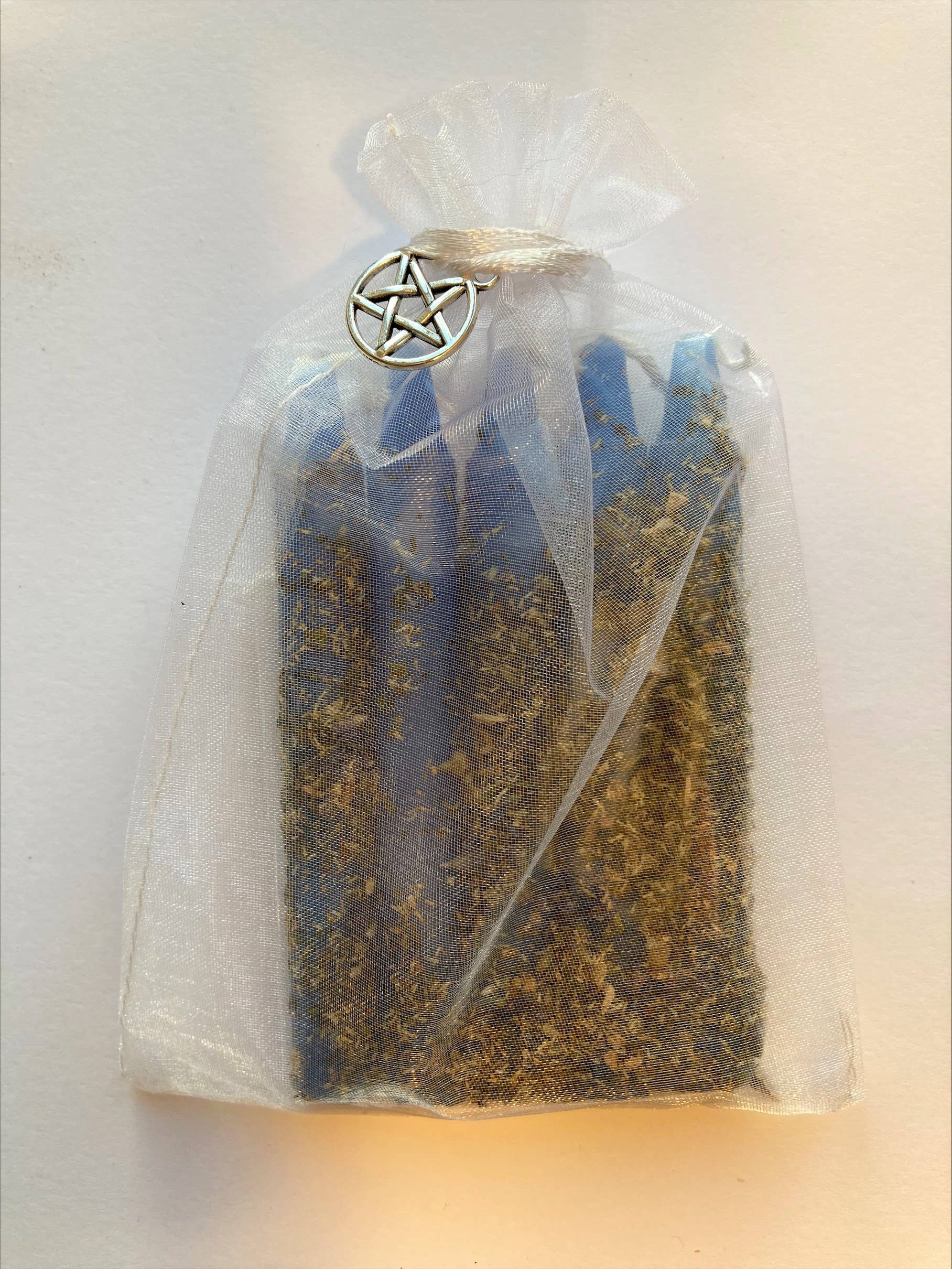 Sally Oliver – Großhandel Meditationszubehör – Zauber der Ruhe und des Beruhigungszaubers, Hexerei, gerollte Kräuterkerze3