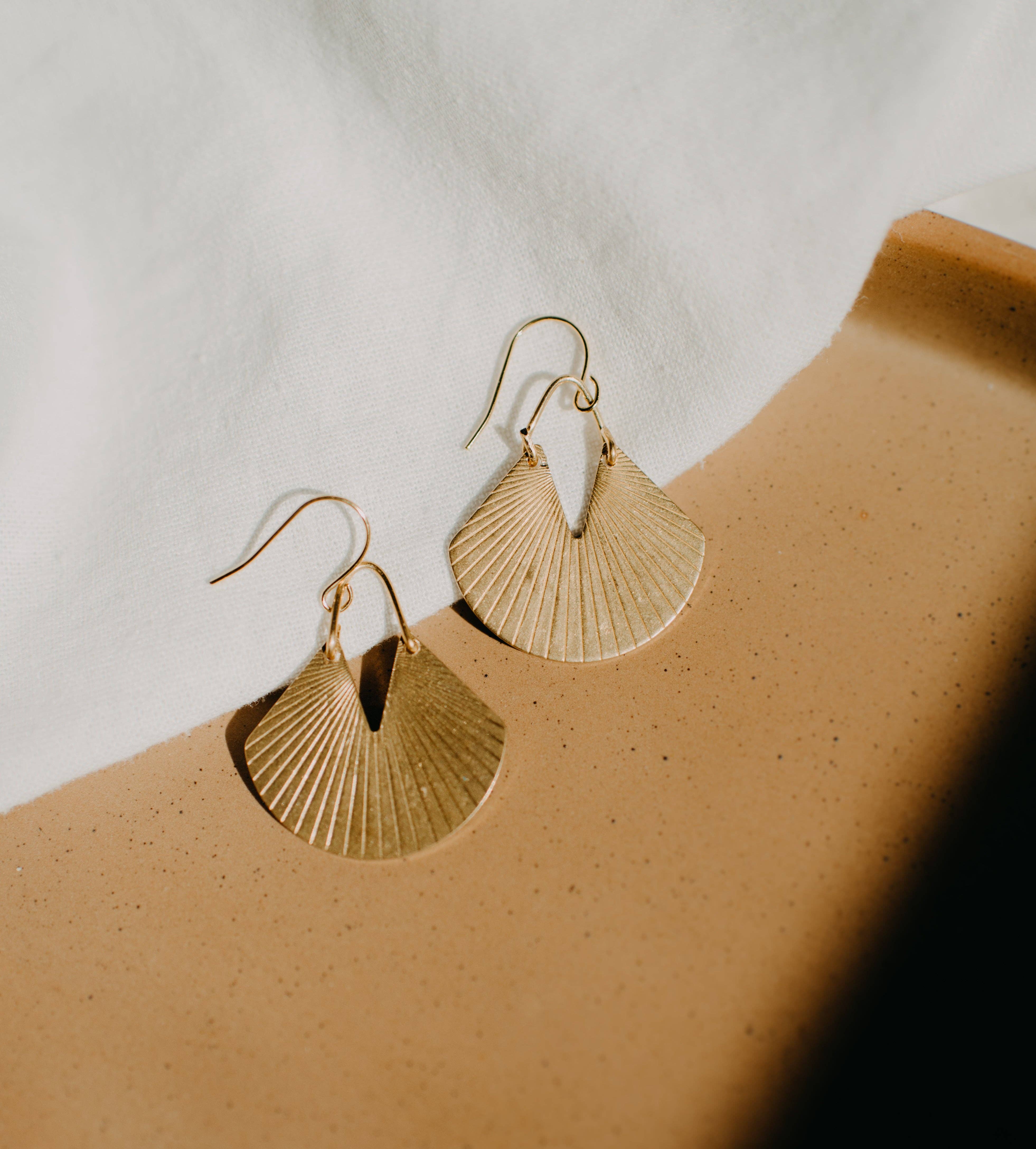 Océanne – wholesale Hängande örhängen – Mila Fan Örhängen - Salma2