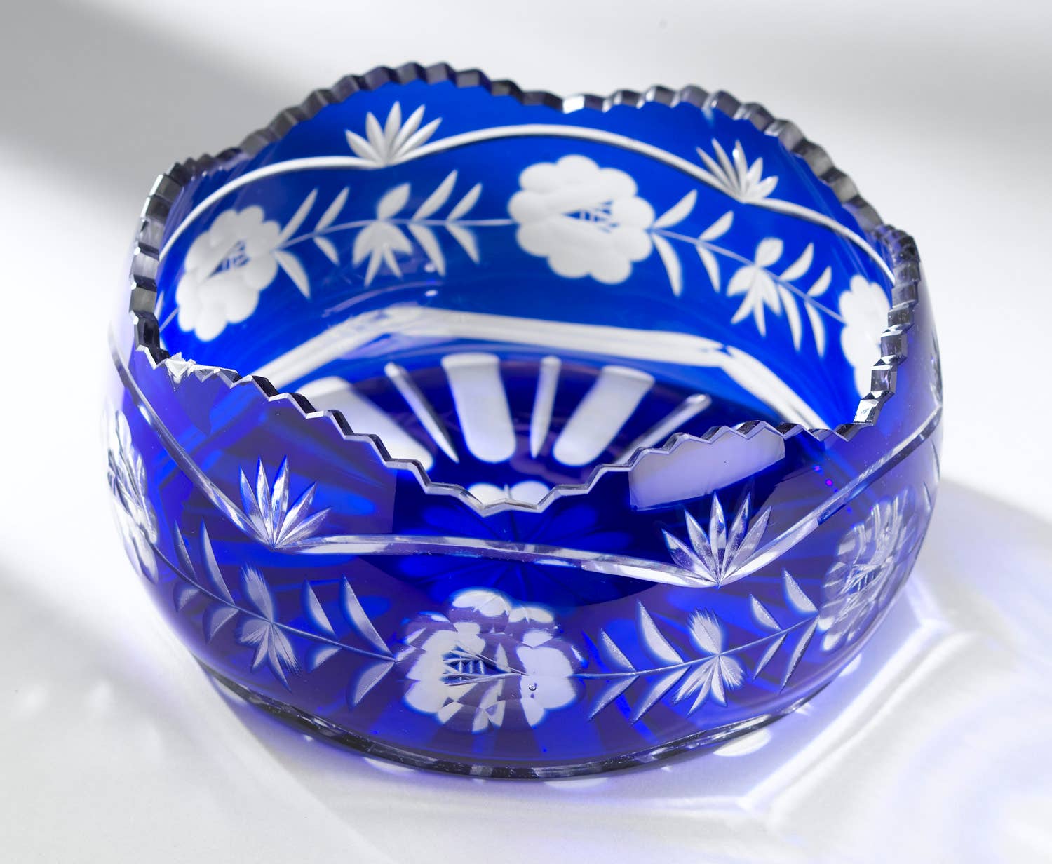 AA Importing - Wholesale Decorative Plate/Dish/Bowl - Cut to Clear Glass Bowl, in Blue or Red1