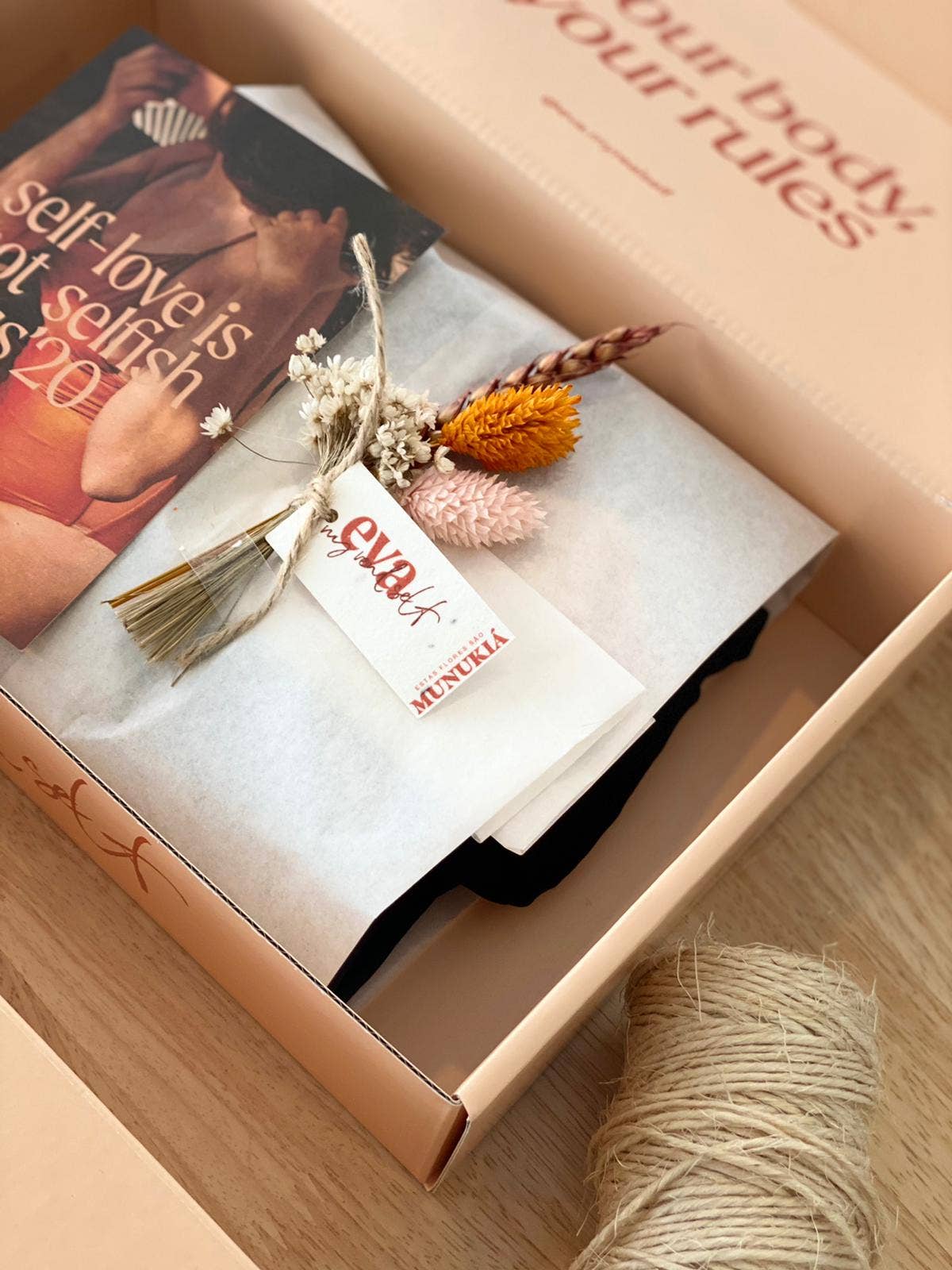 MUNUKIÁ – Großhandel Getrocknete/gepresste Blumen – Schachtel mit 100 Mini-Zweigen1