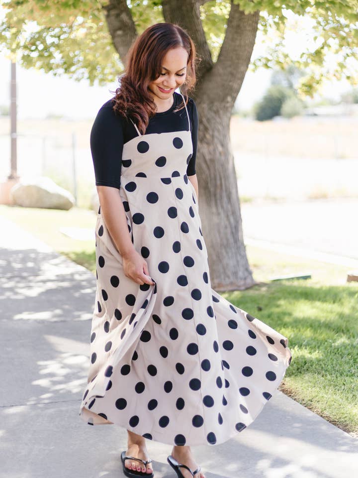 POLKAPRIKKET LANG KJOLE for engroshandel hos Halftee Layering Essentials