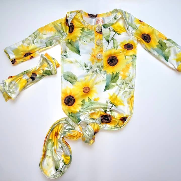 Ensemble robe nouée et nœud Sunflower ultra doux pour la vente par Baby in Styles