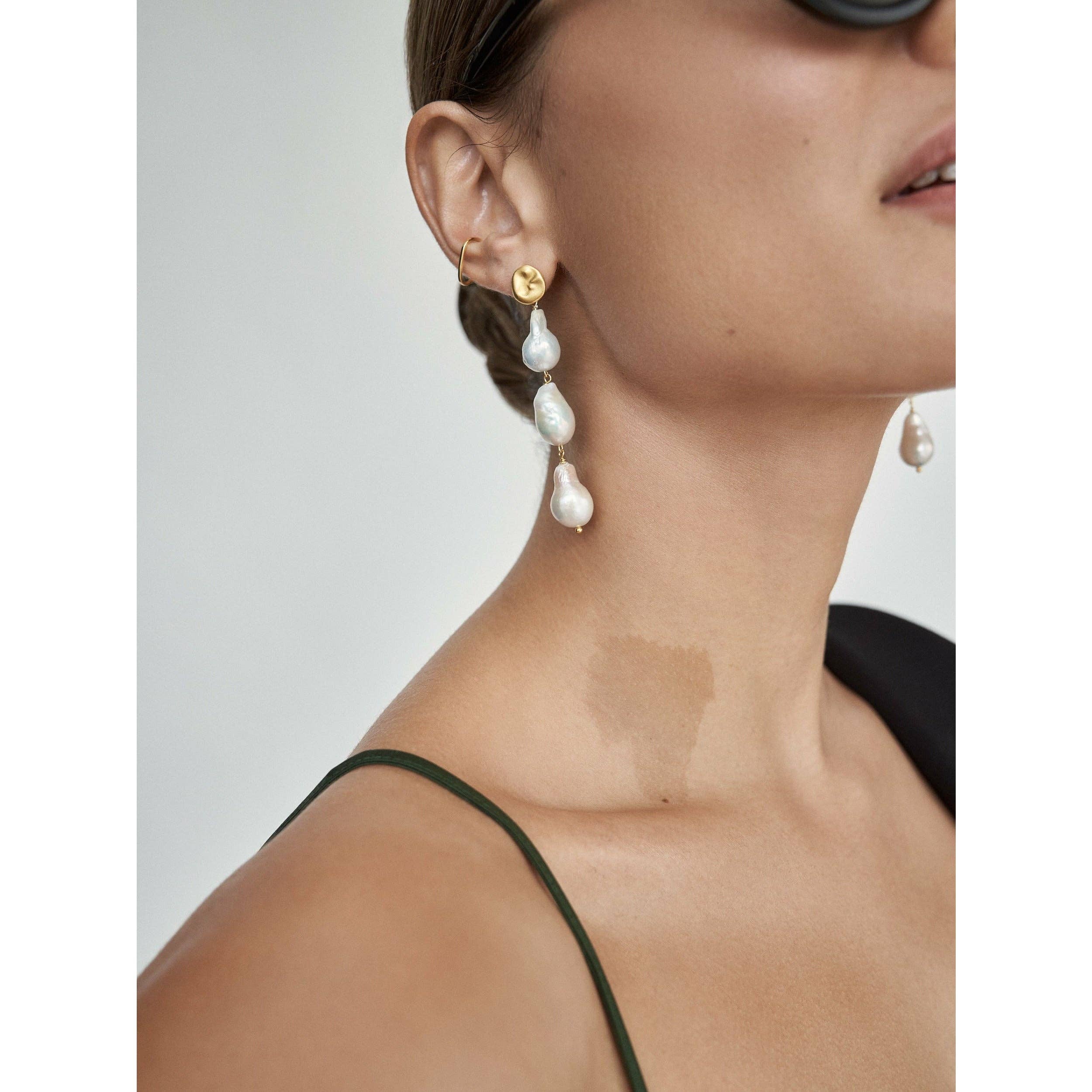 LaMano Jewellery - Vendita all'ingrosso Orecchini pendenti - Orecchini a cerchio con perle barocche a goccia1