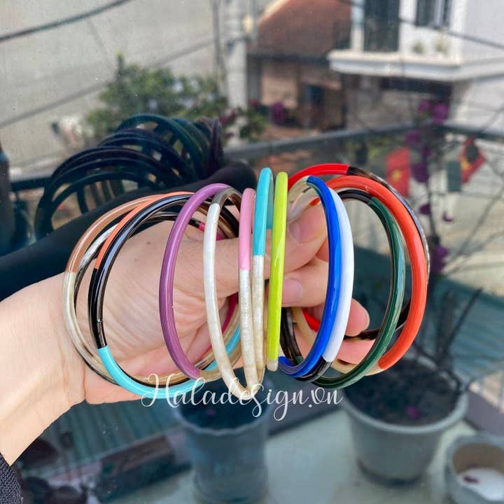 Hala Design - Wholesale Bangle Bracelet - 1 Piece Natural Buffalo Horn Lacquered Bangle1