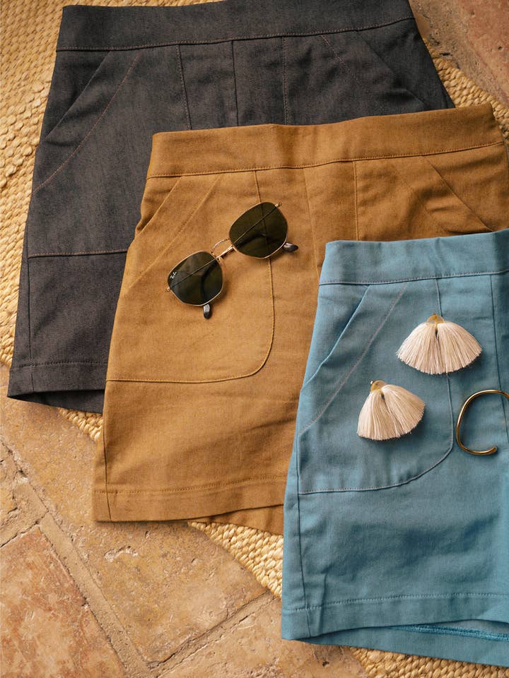 Short en coton extensible Edie SS26 (autres couleurs) pour la vente par Meemoza