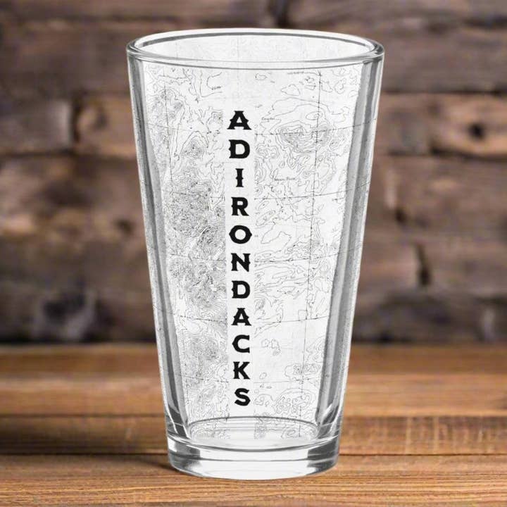 Verre à bière topographique Adirondacks Carte topographique imprimée pour la vente par Park Service Apparel