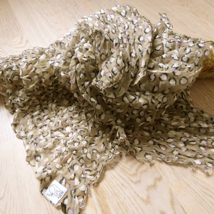 Sciarpa in lana realizzata al 100% in lana voluminosa ondulata per la vendita all'ingrosso da parte di Hathi